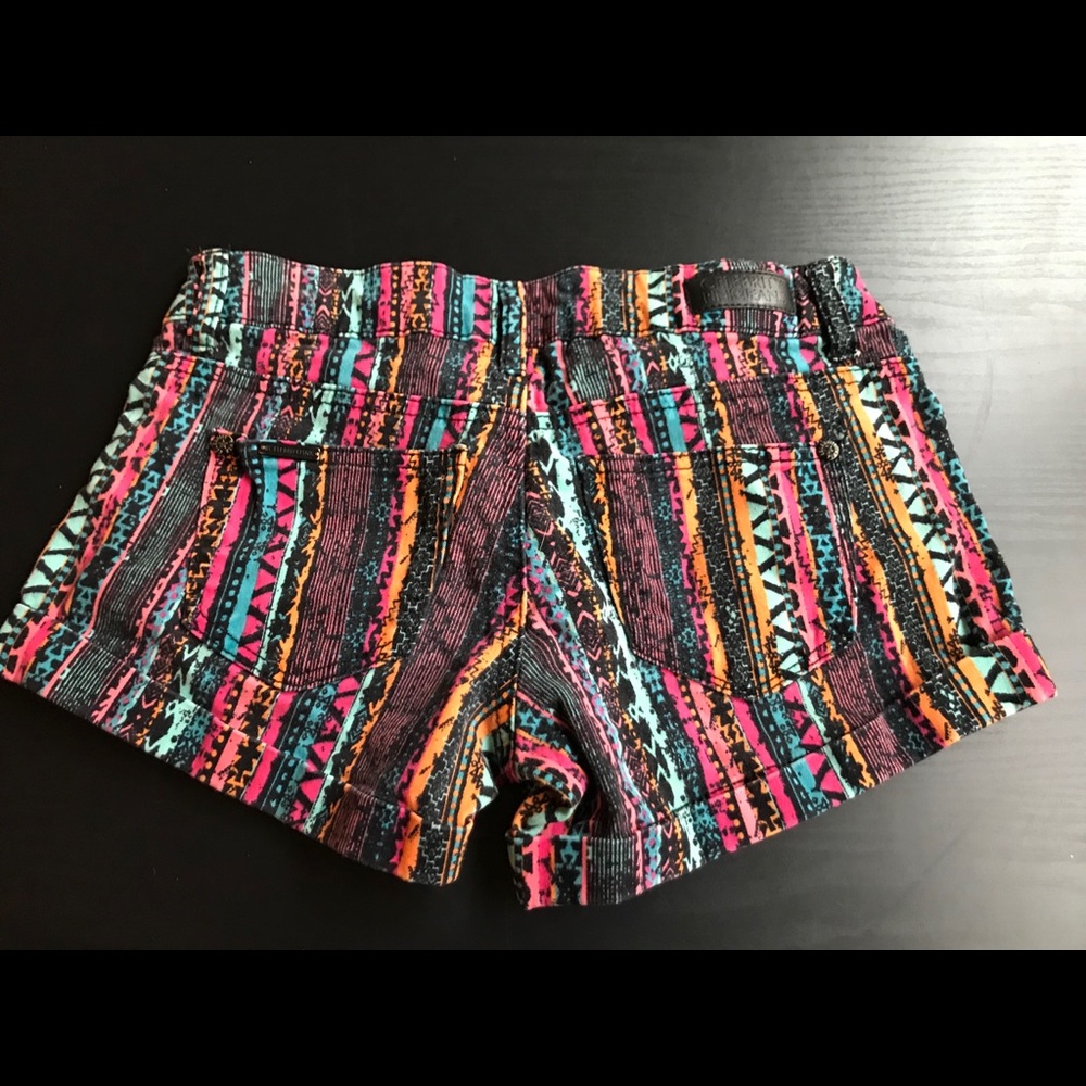 Pattern shorts - Picture 2 of 2